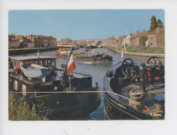 Longueil-Annel, Le Canal, Les écluses Et La Passerelle (péniches - Longueil Annel