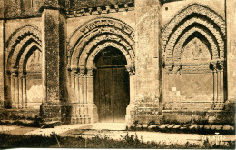 CPA - AULNAY-DE-SAINTONGE - FACADE DE L'EGLISE  (ETAT PARFAIT) - Aulnay