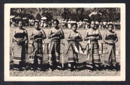 REAL PHOTO POSTCARD PORTUGAL EAST TIMOR DANÇARINAS LOCAL DANCERS POVO MAUBERE PEOPLE ANOS 50 - Timor Oriental