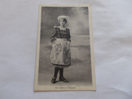 UNE FILLETTE DE TREGUNC ( 29 Finistere ) BELLE JEUNE FILLE EN COSTUME FOLKLORE - Trégunc