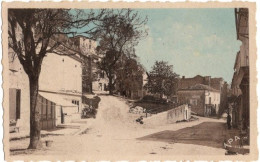 82. LAUZERTE. Place Du Mercadiel. 4 - Lauzerte