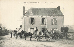 Noyant La Gravoyère * Avenue De La Gare * Hôtel De La Gare CRESPIN * Attelage Villageois Enfants - Andere & Zonder Classificatie