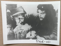 Che Guevara And Fidel Castro - Havana (CUBA) 1959 - 13 X 10 Cm. (REPRO PHOTO !  Voir Description, See Description) ! - Berühmtheiten