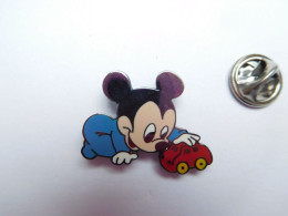 Beau Pin's En EGF , Disney , Mickey , Signé DISNEY AM - Disney