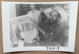 Fidel Castro - Como Un Ciudadano - (CUBA) - 14 X 10 Cm. (REPRO PHOTO !  Voir Description, See Description) ! - Célébrités