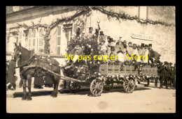 28 - CLOYES - CAVALCADE DU 11 AVRIL 1926 - CHAR DEVANT LES MAGASINS ALFRED HERY - CARTE PHOTO ORIGINALE - Cloyes-sur-le-Loir