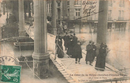 FRANCE - Paris - La Crue De La Seine - Quai De Passy - Le Pont Bateaux Construit Par Le Génie - Carte Postale Ancienne - Überschwemmung 1910