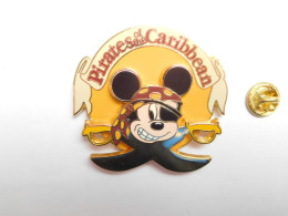 Superbe Pin's , Disney , Cinéma , Pirates Of The Caribean , Double Moules - Cinéma