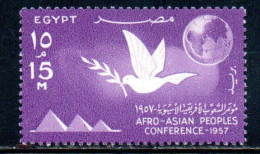 UAR EGYPT EGITTO 1957 AFRO-ASIAN PEOPLES CONFERENCE CAIRO PYRAMIDS DOVE AND GLOBE 15m MNH - Neufs