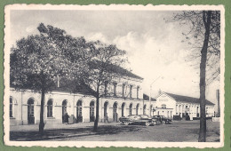 CPSM Vue Rare - BELGIQUE - LEOPOLSBURG ( BOURG- LÉOPOLD) - LA GARE - Petite Animation, Automobiles - Leopoldsburg