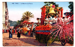 Nice La Bataille De Fleurs 2 Postcards - Markets, Festivals