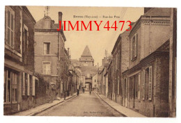 CPA - EVRON En 1945 (Mayenne) Rue Des Prés ( Bien Animée ) - Imp-Phot. A. THIRIAT - Evron