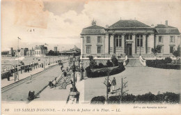 FRANCE - Les Sables D'Olonne - Le Palais De Justice Et La Plage - LL - Animé - Carte Postale Ancienne - Sables D'Olonne