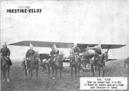 RETOUR DES AVIATEURS COSTE ET LE BRIX , PARIS 14/4/28 LE BREGUET DES AVIATEURS GARDE PAR LA TROUPE APRES L'ATTERRISAGE . - Aviation