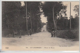 LE VAUDREUIL - PASSAGE à NIVEAU - Très Bon état - Le Vaudreuil