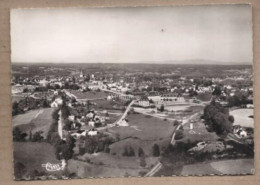 CPSM 19 EGLETONS - Vue Panoramique Aérienne - A Gauche , Le Groupe Albert-Thomas - TB PLAN Partie Ville + STADE FOOTBALL - Egletons