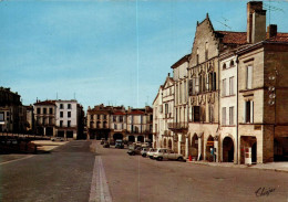 N°41738 Z -cpsm Bazas -la Place , Les Arcades- - Bazas