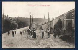 54. Environs De Toul. Blénod-lès-Toul. Entrée Du Village. Habitants En Pose. 1928 - Toul