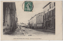 79 - B18005CPA - CHEF BOUTONNE - Entree Par La Croix-perine - Poste - Très Bon état - DEUX-SEVRES - Chef Boutonne