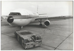 C5784/ Flughafen Lufthansa Ludwig I Flugzeug  Foto 21 X 15 Cm 70/80er Jahre - Altri & Non Classificati