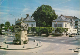 CPM Arnouville Les Gonesse (Val D'Oise) La Fontaine (XVIIIe S) Place De La Republique Et La Mairie - Arnouville Les Gonesses