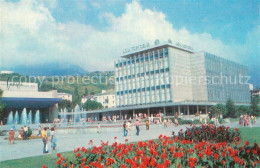 73776929 Yalta Jalta Krim Crimea Einkaufszentrum Und Kino Gebeude SATURN  - Ukraine