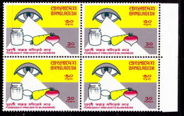 Bangladesh 1976 MNH Blk 4, Prevent Blindness, Eyes, Healthy Food, Milk, Egg, Carrot, Onion - Disease