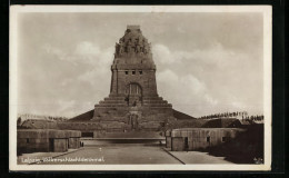 AK Leipzig, Völkerschlachtdenkmal Frontansicht In Schwarz-weiss  - Monuments