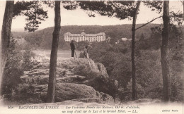 FRANCE - Bagnoles De L'Orne - Sur L'extrême Pointe Des Rochers - Lac Et Grand Hôtel - Carte Postale - Bagnoles De L'Orne