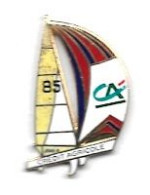 Pin' S  Bateau, Voilier  N° 85, Course  Avec  Sponsor  Banque  C.A, CREDIT  AGRICOLE - Barcos