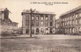 FRANCE - Reims  Dans Le Ruines Après La Retraite Des Allemands - Vue Sur La Place Royale - Carte Postale Ancienne - Reims