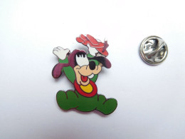 Superbe Pin's En EGF , Disney , Dingo , Signé DISNEY AM - Disney