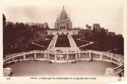 FRANCE - Paris - Vue Sur La Basilique Du Sacré-Coeur Et Le Square Saint Pierre - Carte Postale Ancienne - Iglesias