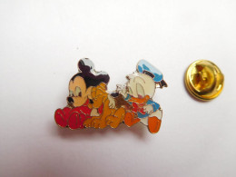 Beau Pin's , Disney , Personnages , Signature Dans Cadre - Disney