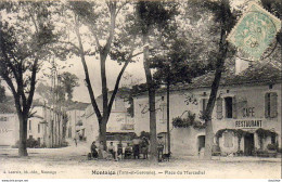 D82  MONTAIGU  Place Du Marcadiel  ......... Carte Peu Courante - Montaigu De Quercy