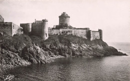 FRANCE - Environs Du Cap Fréhel - Le Fort La Latte - Au Centre De Cette Forteresse Restaurée - Carte Postale - Cap Frehel