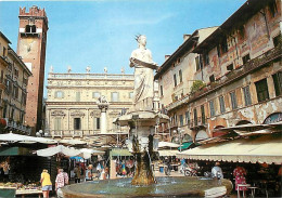 Marchés - Italie - Italia - Verona - Piazza Erbe : La Fontana Di Madonna Verona (1368 - Place Des Herbes : La Fontaine D - Mercati