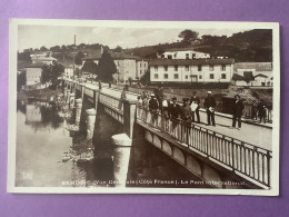 64     CPSM Petit Format   BEHOBIE   Vue Générale   Le Pont International  Douaniers….     Très Bon état - Béhobie