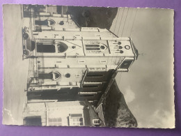 64     CPSM     LARUNS   L’Eglise     Voiture  Cabriolet….     Bon état - Laruns