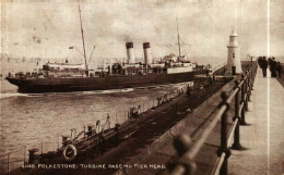 CPA   FOLKESTONE    Turbine Passing Pier Head  (paquebot) - Folkestone