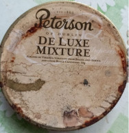 Ancient Empty Metal Tobacco Box Peterson Of Dublin De Luxe Mixture, Made In Ireland, Average 10,5 Cm - Tabaksdozen (leeg)