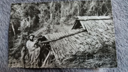 CPSM MISSION DE PAPOUASIE MISSIONNAIRE DEVANT SA HUTTE EGLISE MONTAGNES CENTRALES ETHNIQUE ET CULTURE ENFANTS - Oceania