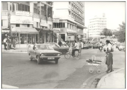 C5642/ Nikosia Zypern Autos Verkehr Foto 21 X 15 Cm 70er Jahre - Chipre