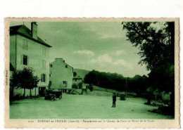 15 CONDAT EN FENIERS Perspective Sur Le Champ De Foire Et Hotel De La Poste, Automobile Ancienne - Condat