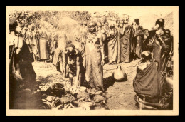 MISSIONS - PERES DU ST-ESPRIT - AFRIQUE ORIENTALE - FEMMES KIKOUYOUS PREPARANT UN REPAS DE FETE - Missions