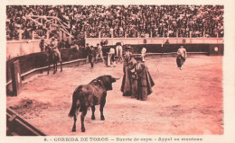 CORRIDA - Corrida De Toros - Suerte De Capa - Appel Au Manteau - Animé - Carte Postale Ancienne - Corridas