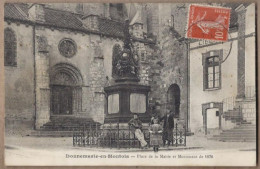 CPA 77 - DONNEMARIE En MONTOIS - Place De La Mairie Et Monument De 1870 - ANIMATION CENTRE - Donnemarie Dontilly