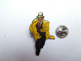 Superbe Pin's , Disney , Détective Dick Tracy , Cinéma - Cinéma