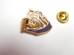 Beau Pin's , Disney , Le Roi Lion , Signé Bertoni Milano - Disney