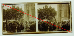 Photo Sur Plaque De Verre, Place, Marché, Commerce, Eglise, Cathédrale, Vélo, Etales, Arbres, Grosse Animations. - Diapositivas De Vidrio